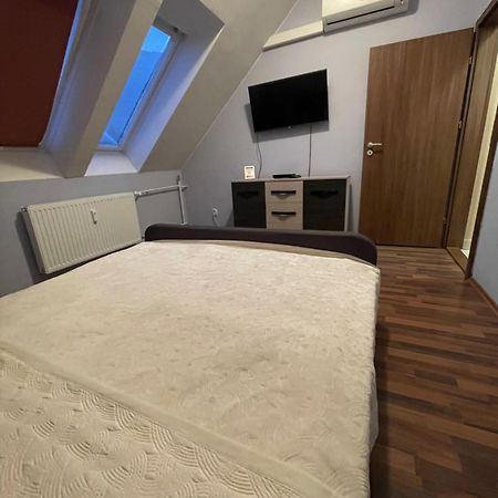 Palank Apartman Mosonmagyarovar Exterior photo