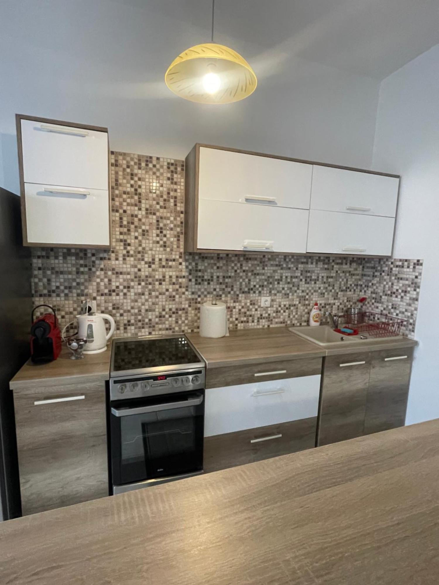 Palank Apartman Mosonmagyarovar Exterior photo