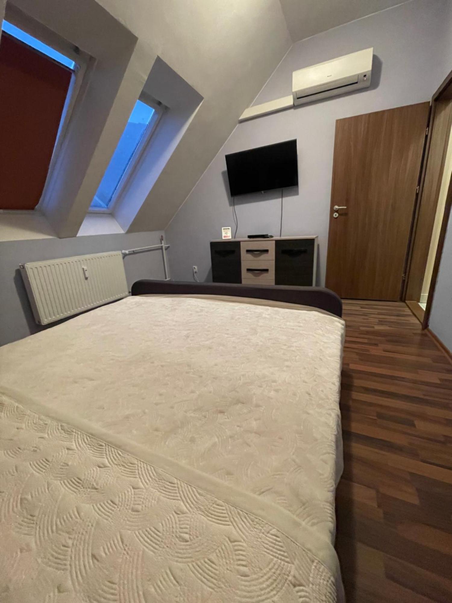 Palank Apartman Mosonmagyarovar Exterior photo