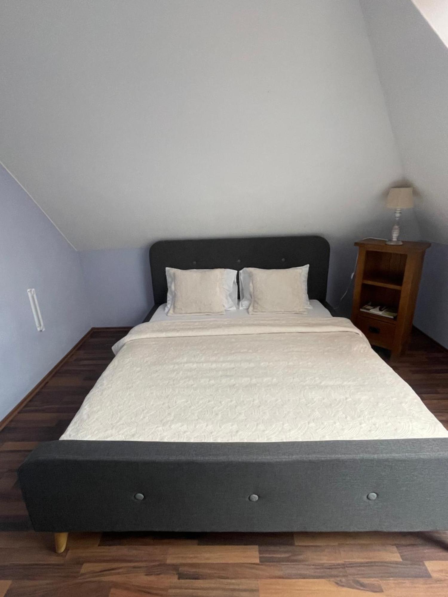 Palank Apartman Mosonmagyarovar Exterior photo