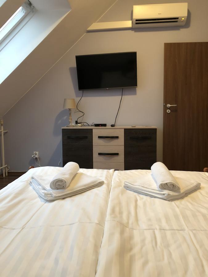 Palank Apartman Mosonmagyarovar Exterior photo